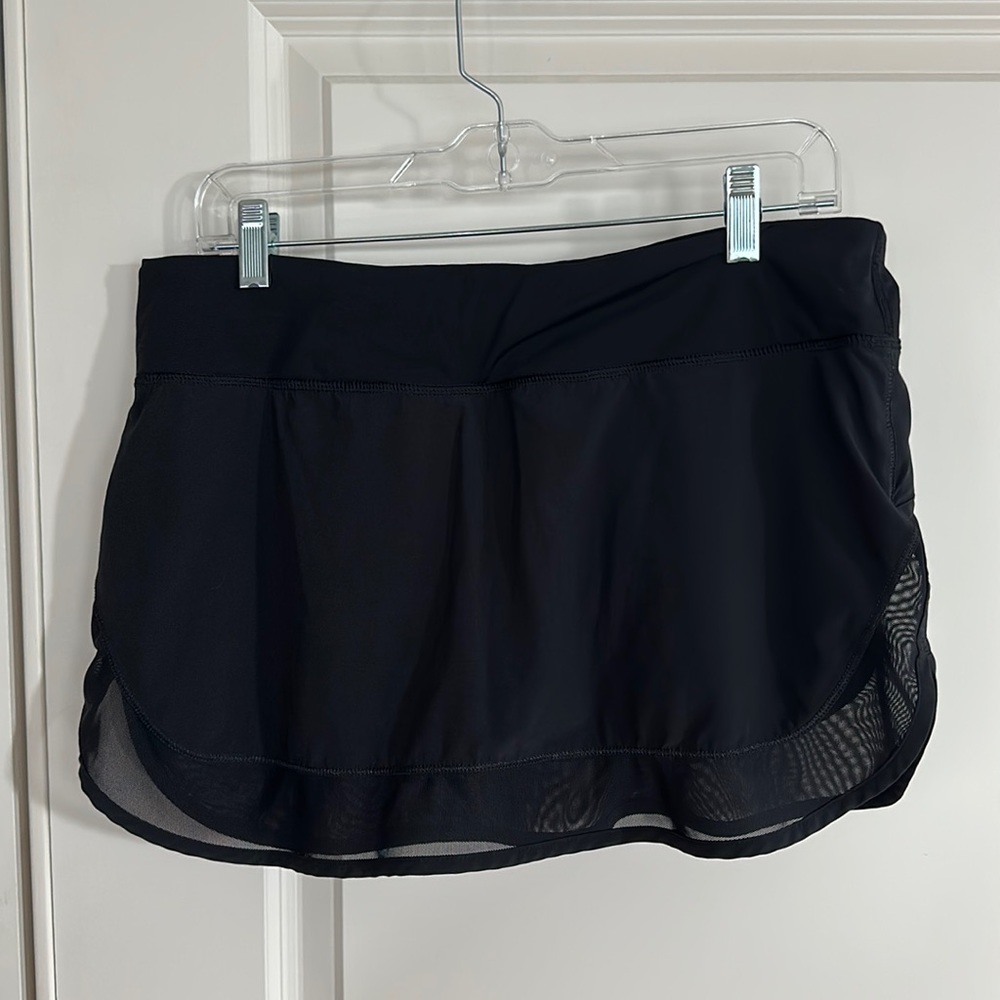 Lululemon Hotty Hot skirt with shorts/ skort size 10 Good Condition